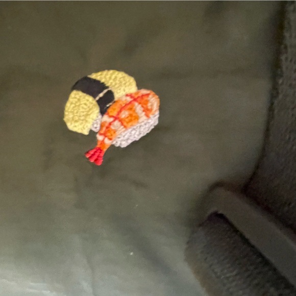 Uniqlo green round mini shoulder bag with sushi embroidery - Picture 6 of 9